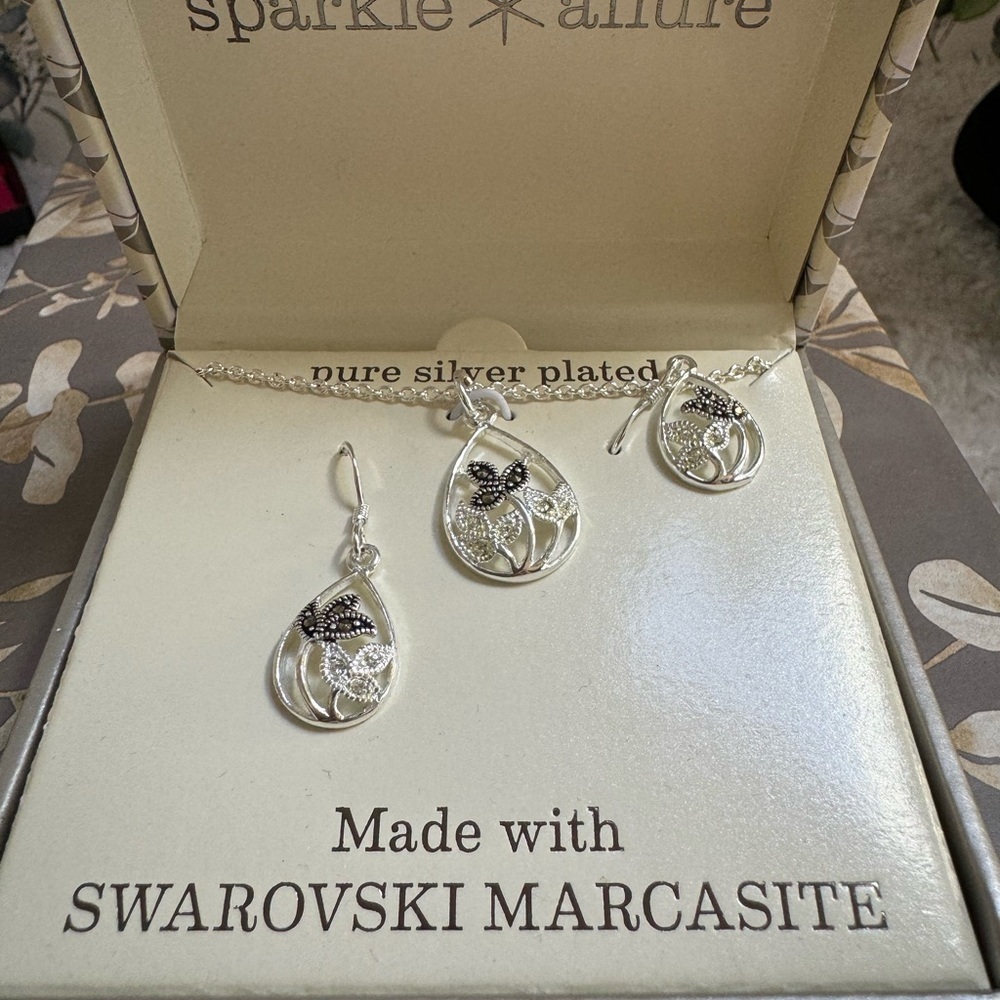 💙Sparkle & Allure-Swarovski Necklace Set